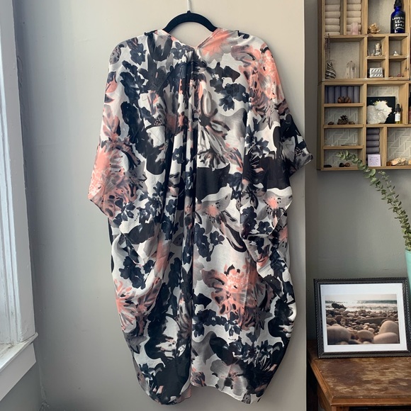 Abstract Hamdmade Cover Up Kimono - Picture 6 of 6